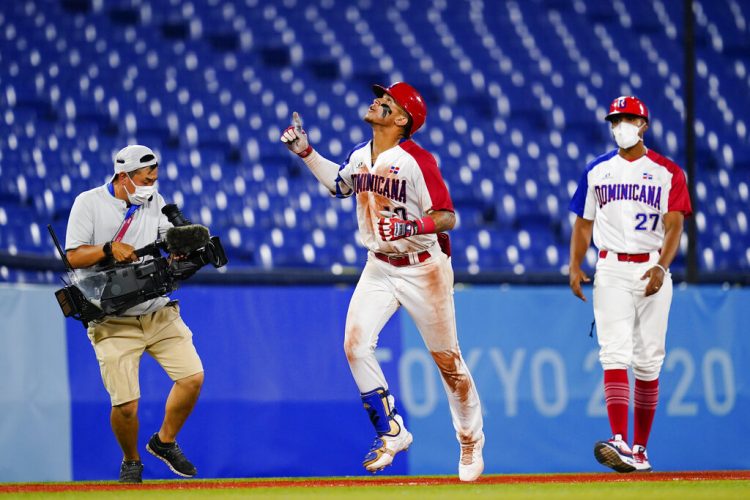Bautista HR, bat flip eliminates Israel, lifts Dominicans